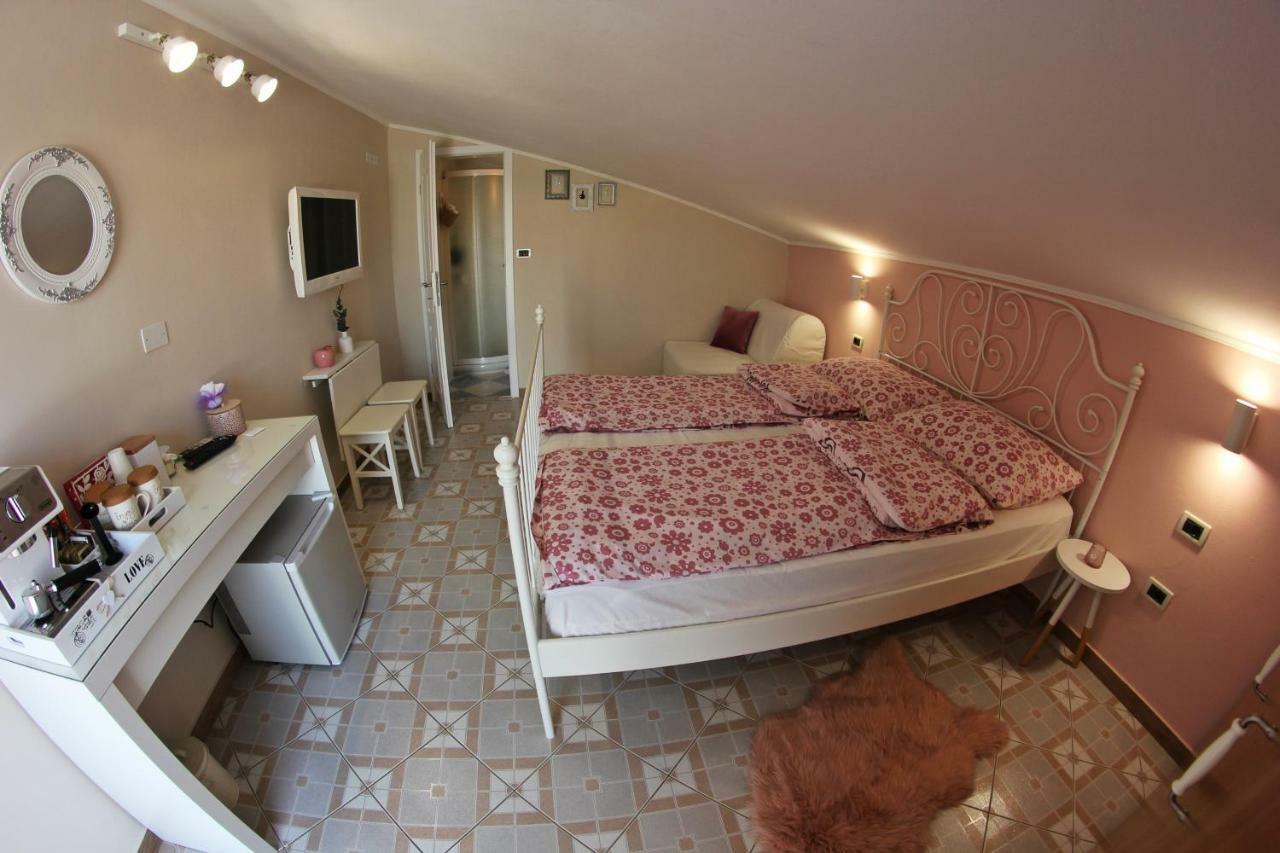 Room&Apartment Doris Lovrečica Buitenkant foto