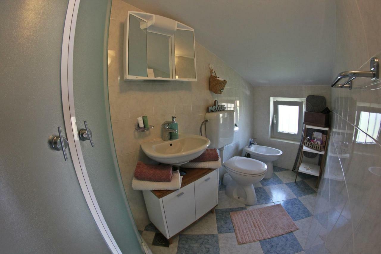 Room&Apartment Doris Lovrečica Buitenkant foto