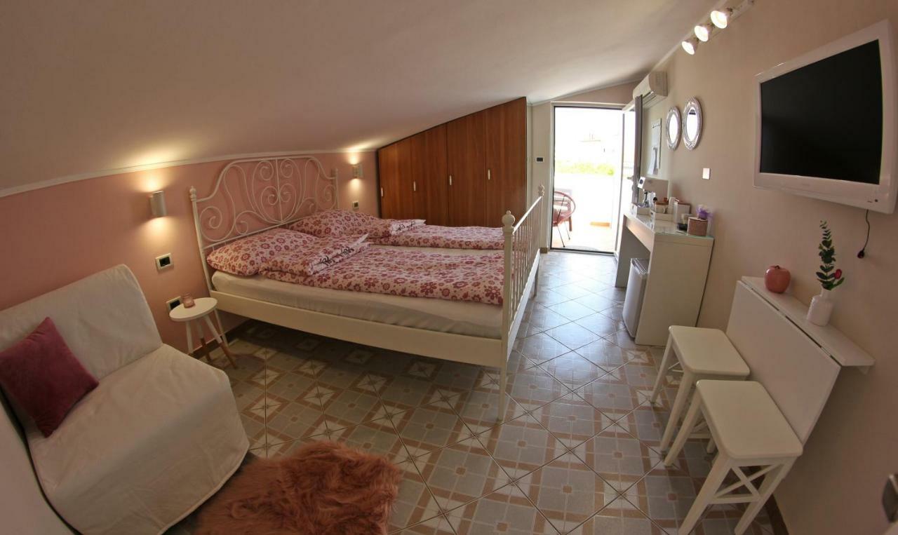Room&Apartment Doris Lovrečica Buitenkant foto