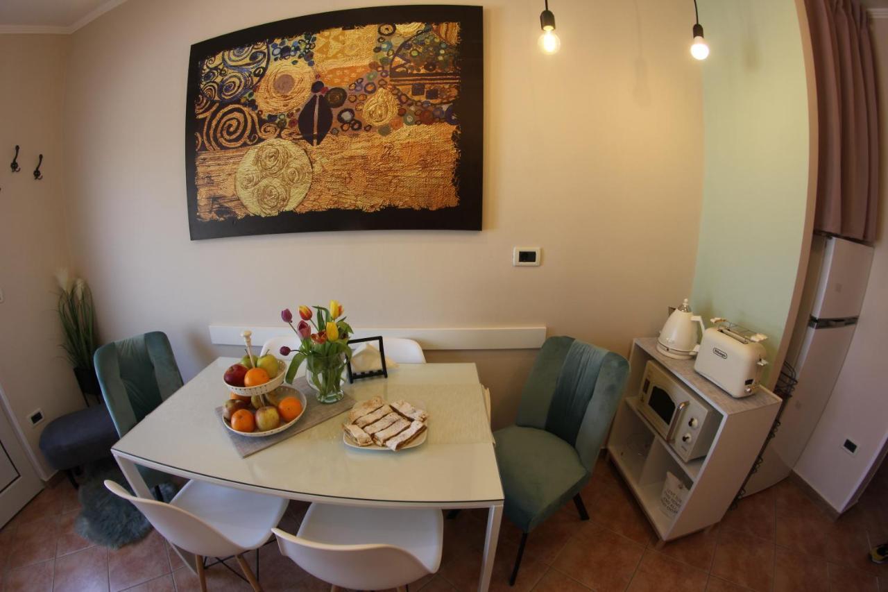 Room&Apartment Doris Lovrečica Buitenkant foto