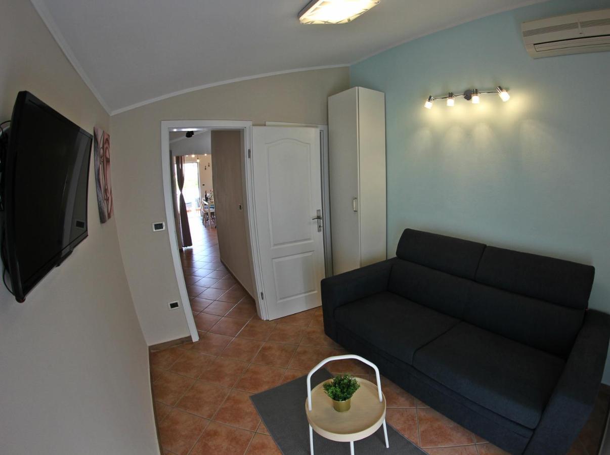 Room&Apartment Doris Lovrečica Buitenkant foto