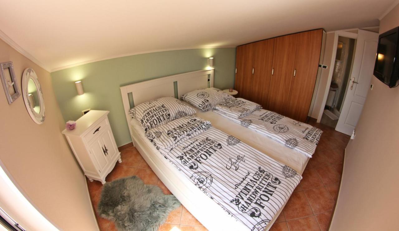 Room&Apartment Doris Lovrečica Buitenkant foto