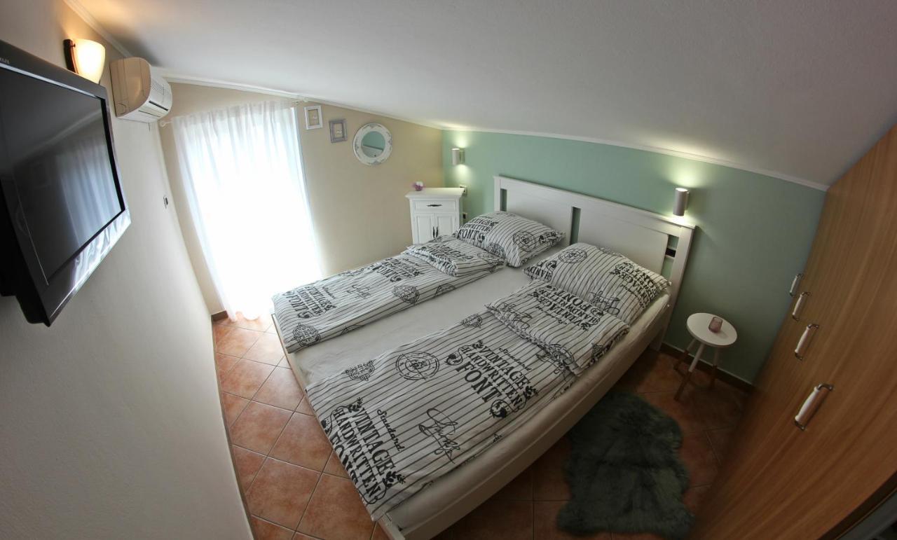 Room&Apartment Doris Lovrečica Buitenkant foto