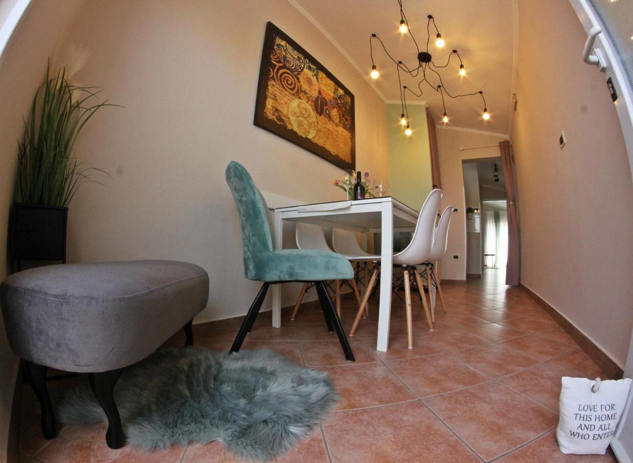 Room&Apartment Doris Lovrečica Buitenkant foto