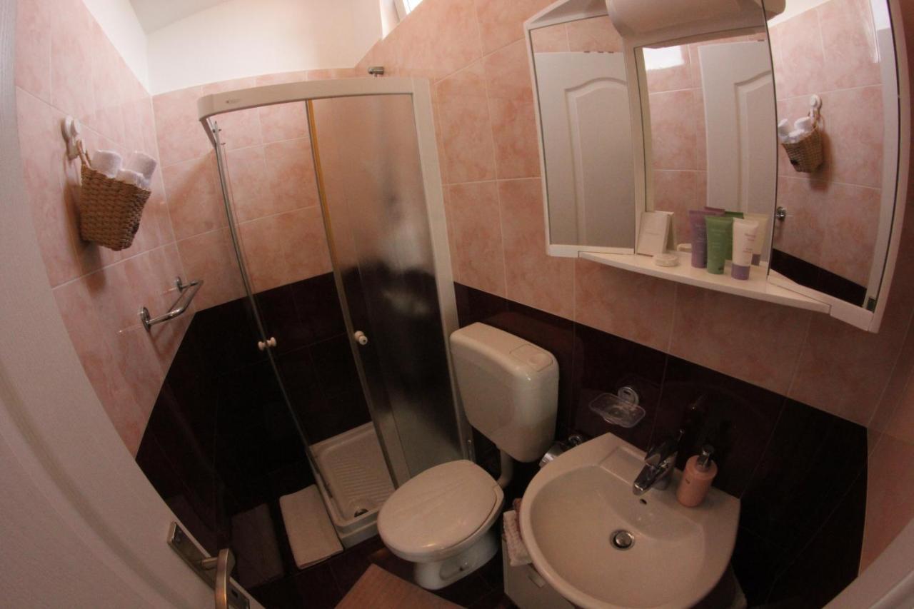 Room&Apartment Doris Lovrečica Buitenkant foto