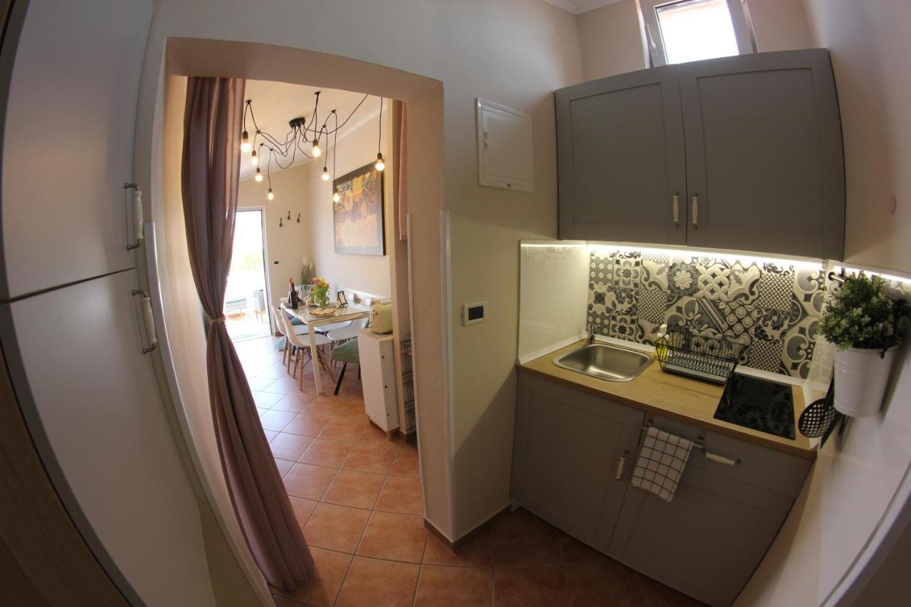 Room&Apartment Doris Lovrečica Buitenkant foto
